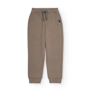 Pantalón jogger color topo para niño con cintura elástica