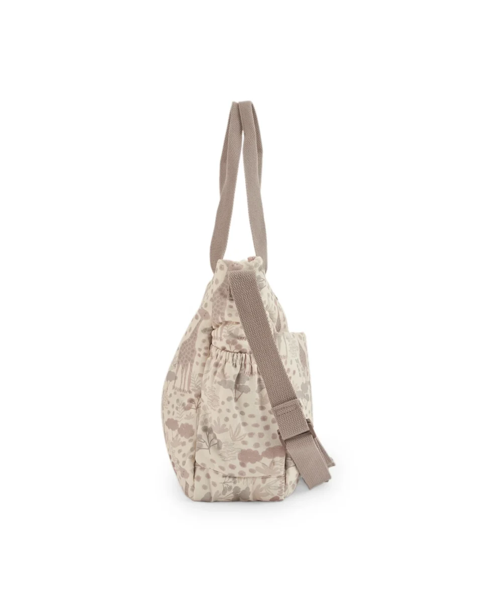 Bolso maternal con estampado de jirafas en tonos neutros - Imagen 5