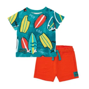 Conjunto de niño de punto y diseño surfero