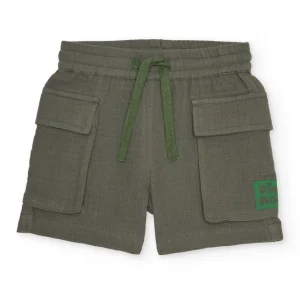 Bermuda de niño de plana con bolsillos laterales
