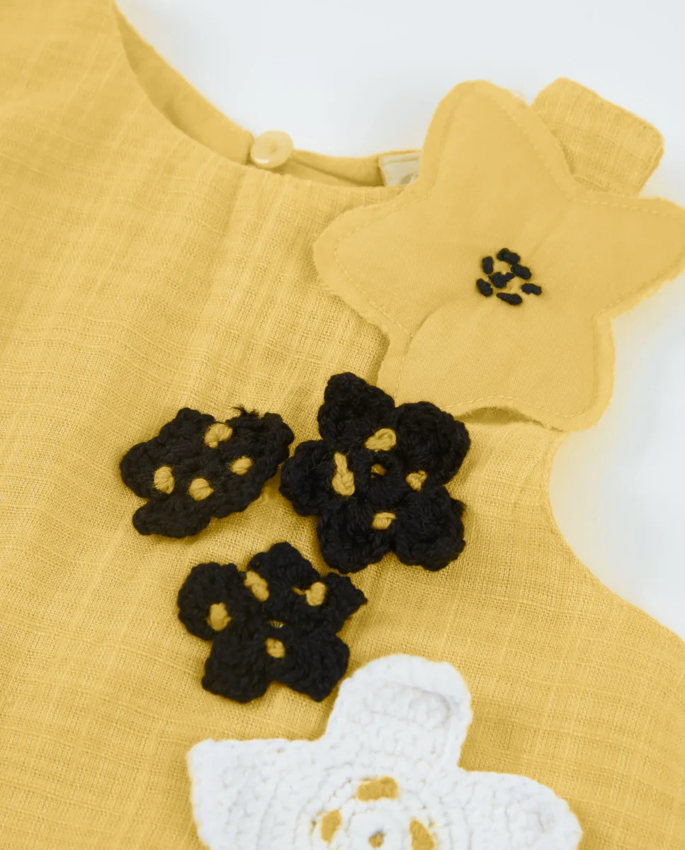 Blusa de niña de plana con aplicaciones florales - Imagen 4
