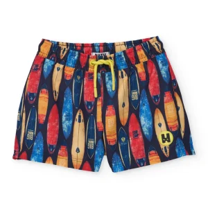 Bañador de niño de plana con tablas de surf