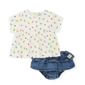 Conjunto de recién nacido de punto y diseño floral