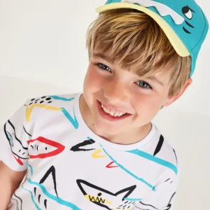 Gorra de niño de plana con detalles en relieve