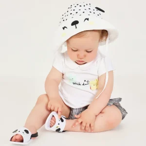 Gorro de recién nacido de plana y orejitas en relieve