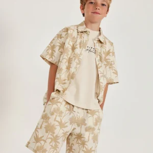 Camisa de niño de plana con diseño de palmeras