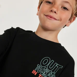 Camiseta de niño de punto con estilo urbano