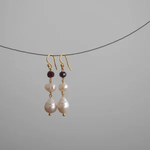 PENDIENTES CON PERLA Y GRANATE