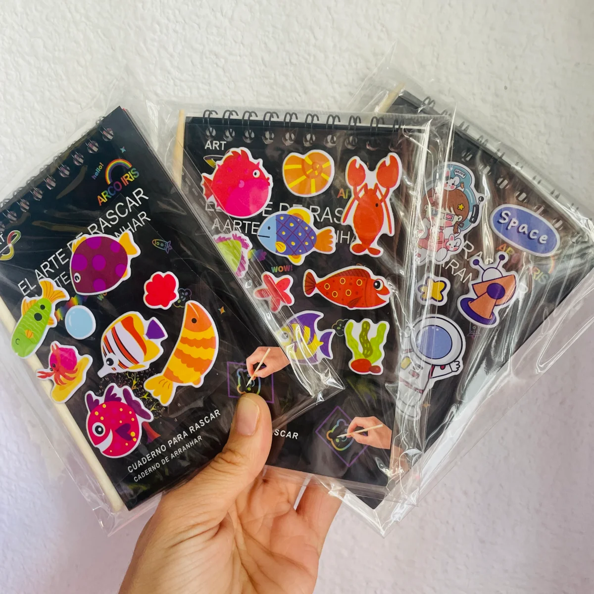 Pack cuaderno para rascar y pegatinas - Imagen 3
