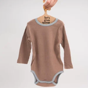 Body bebé manga larga marrón y cuello azul