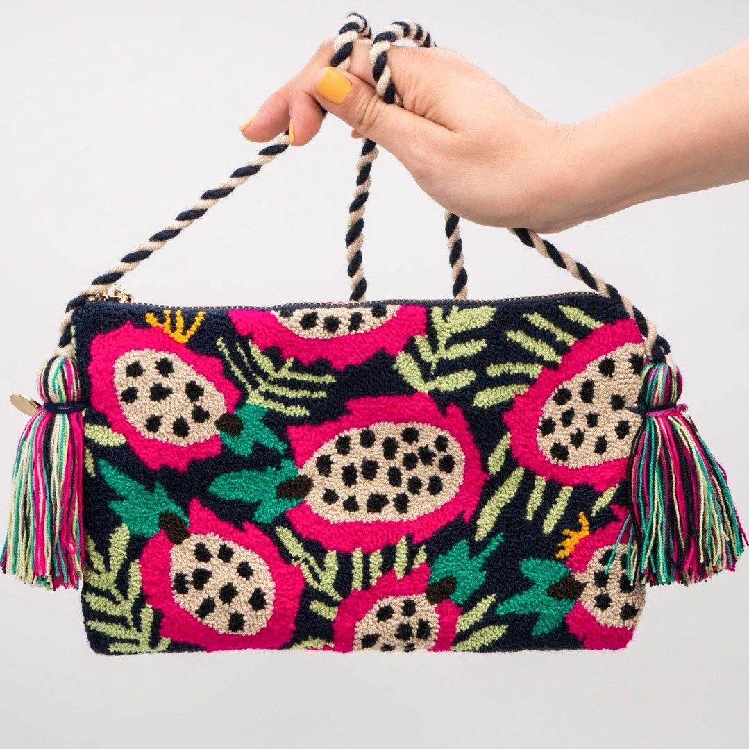 Bolso bordado a mano con hilo - Pitayas (Perú) - Imagen 3