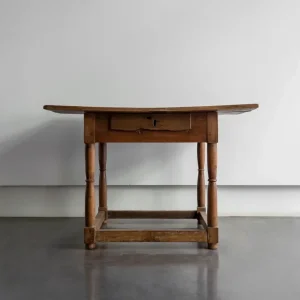 MESA TORNEADA DIECIOCHESCA