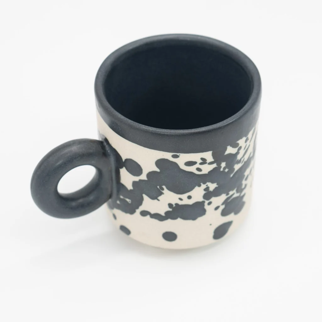 Taza de cerámica original - Omug 200 Black Dots - FÓBE (República Checa) - Imagen 3