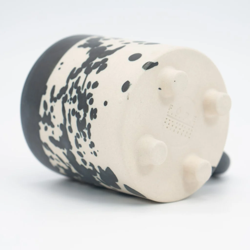 Taza de cerámica original - Omug 200 Black Dots - FÓBE (República Checa) - Imagen 4