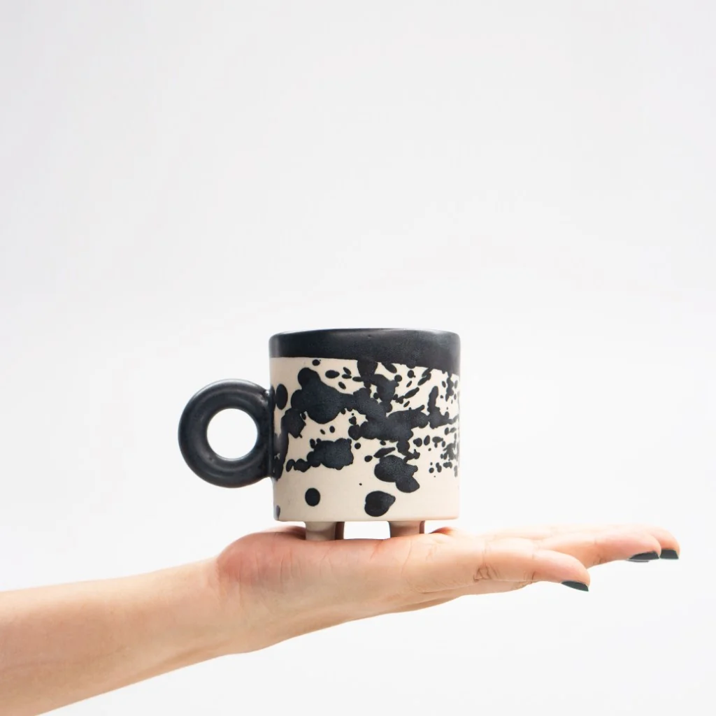 Taza de cerámica original - Omug 200 Black Dots - FÓBE (República Checa) - Imagen 5