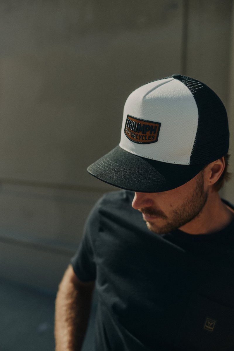 Triumph Gorra Trucker Letras Dorado - Imagen 5
