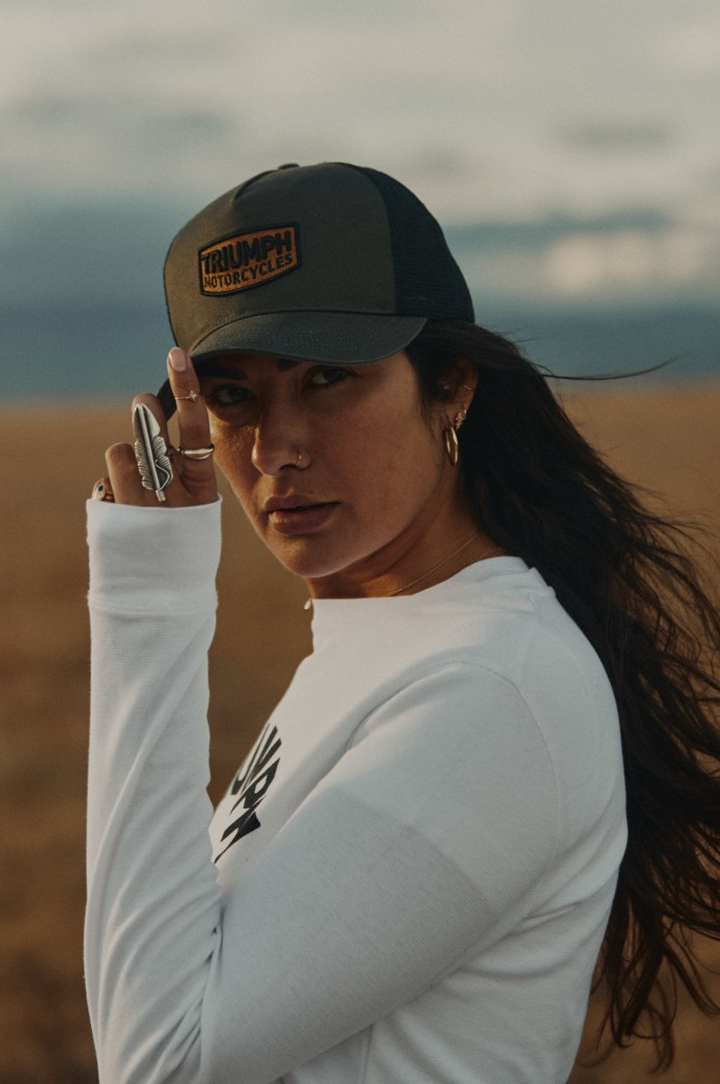 Triumph Gorra Trucker Letras Dorado - Imagen 4