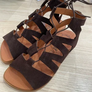 Sandalia barefoot Vivant Savia Serraje marrón