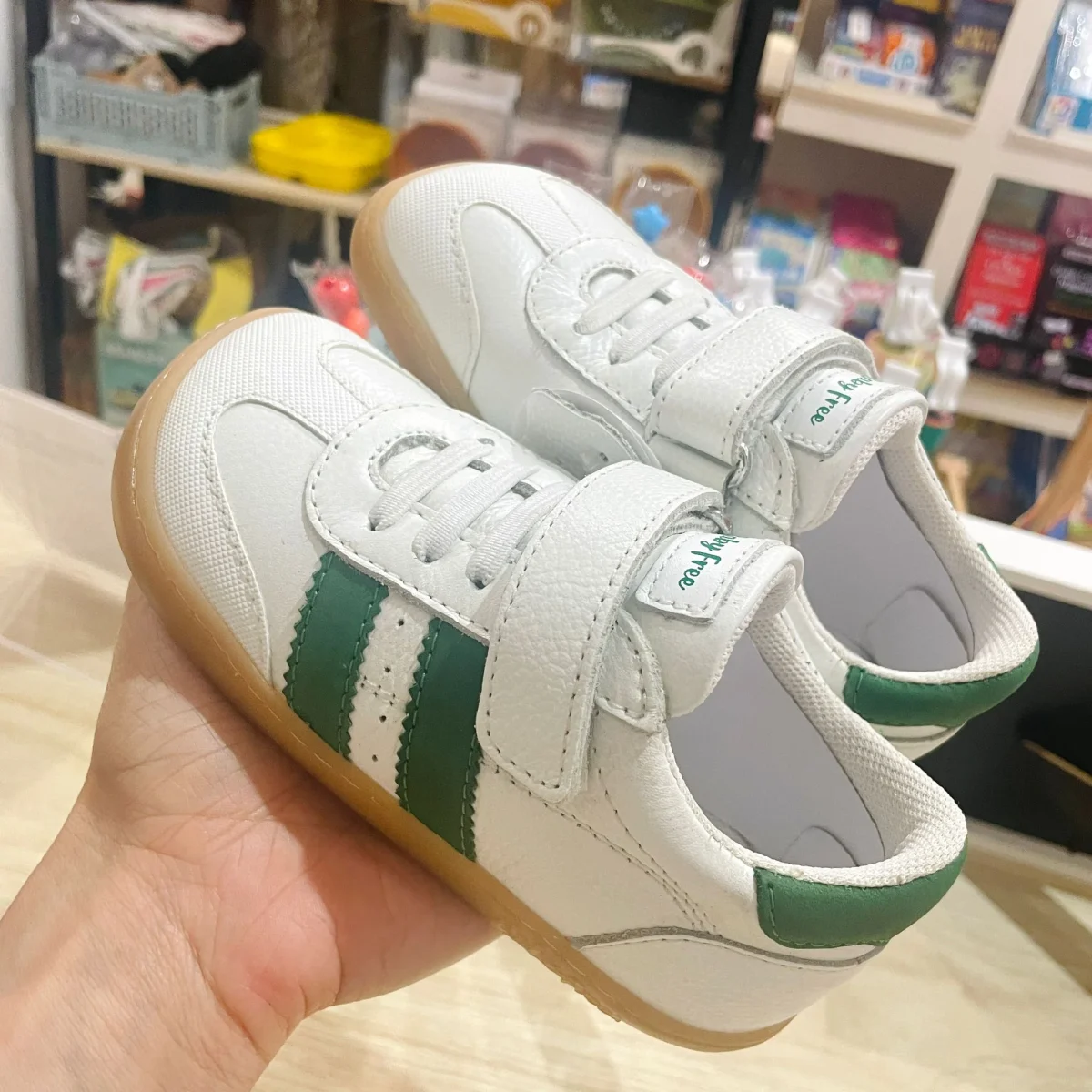 Deportiva Piel Blanco y Verde – Chetto - Imagen 5