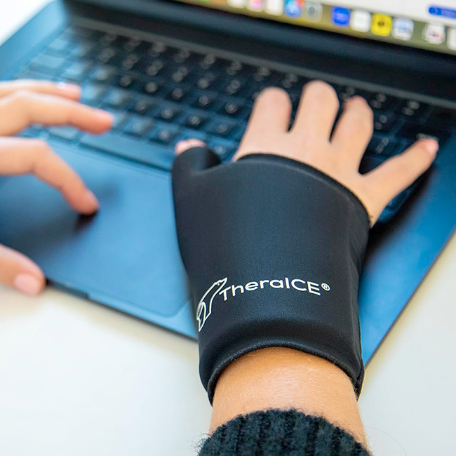 TheraICE Hot & Cold Wrist Ice Pack Manga Terapéutica para Muñeca y Mano (Reutilizable) - Imagen 7