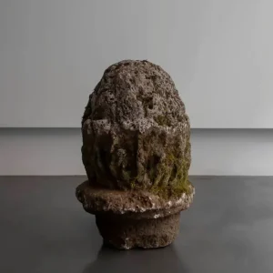 PIÑA ESCULPIDA EN GRANITO