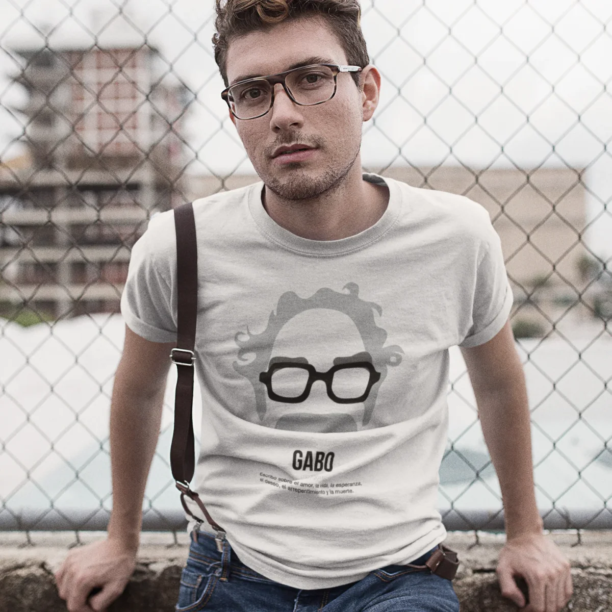 Camiseta minimal unisex - Gabo - Imagen 3